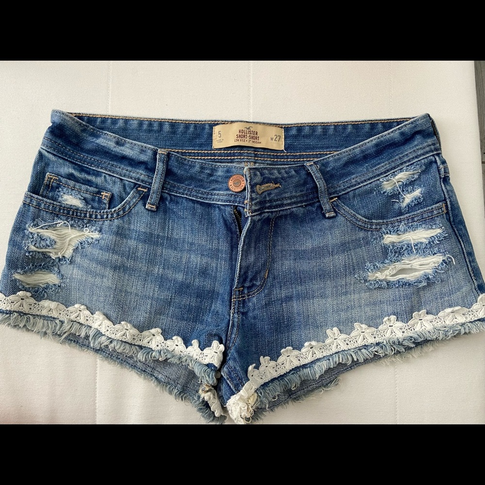 🌸 End of summer, Hollister short-shorts!